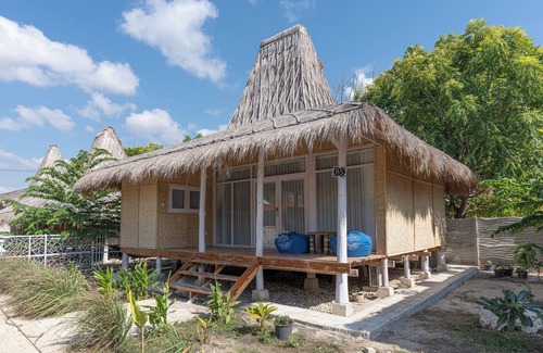 East Sumba Casa | Traditional style Bungalow with modern amenities, only 10km from Walakiri Beach!