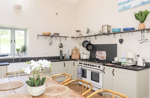 Dulas Cabaña | TRAETH ORA, pet friendly, luxury holiday cottage in Moelfre