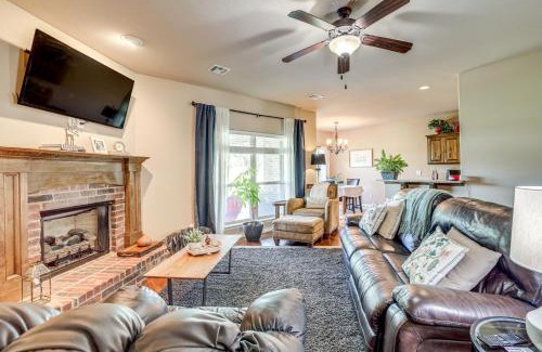 Verdigris Casa | Trail Access and Patio Peaceful Tulsa Area Retreat