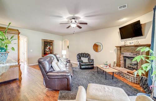 Verdigris Casa | Trail Access and Patio Peaceful Tulsa Area Retreat