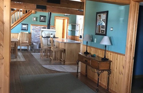 Munising Casa | TRAIL ACCESSIBLE! GREAT LOCATION! 5 MINUTES TO TRAIL SYSTEM!