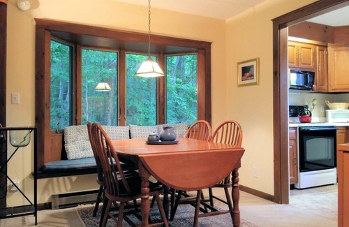Bromley Mountain Condominio | Trailside 3-Level Townhouse in the Birches