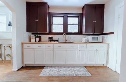 Palmer Lake Cabaña | Trailside Cottage! Lovely, warm King bed home in Stunning Palmer Lake!