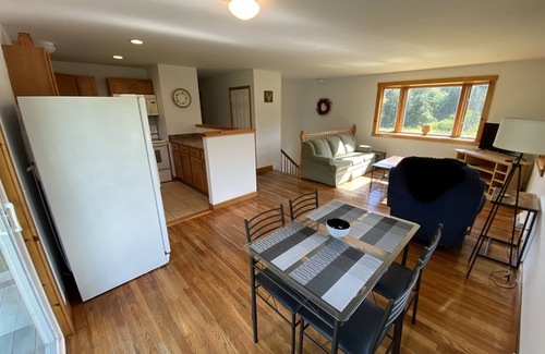 East Haven Casa | Trailside house on the river. Perfect for mountain biking , skiing, snowmobile.