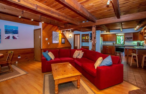 Birch Hill Casa | Trailside off West Side!