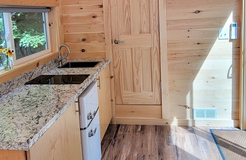 Dorchester Apartamento | Trailside Stays - Tiny House in the Woods-Escape to Nature. Snow Owl