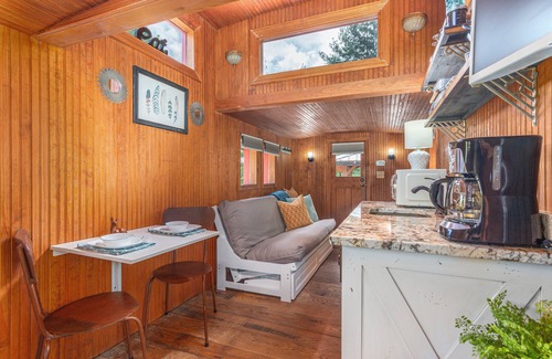 Waynesville Cabaña | Exclusivo 1926 C&O Train Caboose Tiny House Minutos a Waynesville y Asheville