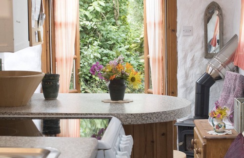 Mynachlogddu Cabaña | Trallwyn Bach estudio con encanto Cottage en Pembs Nat Pk por el antiguo StoneCircle