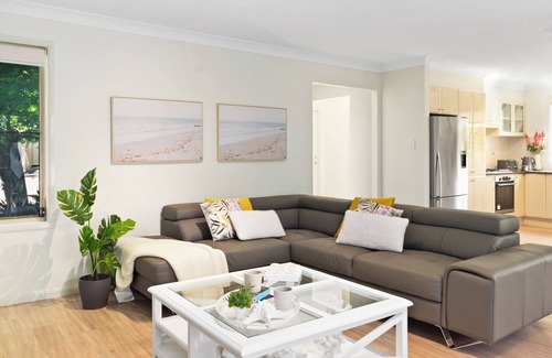 Wollongong West Casa | Tranquil 3BR T/Home w/ Spa bath, BBQ & EV Parking