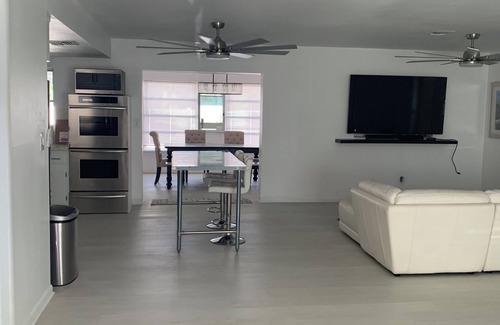 Old Town Hall Casa | Tranquil 4/3 house in welcoming Jupiter. Centerallly located