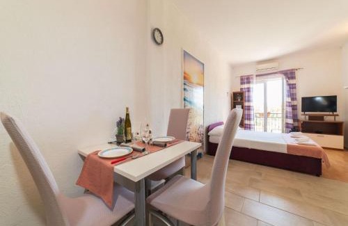 Rudine Apartamento | Tranquil and Stylish Apartment Kastel Novi - Studio Apartment with Garden