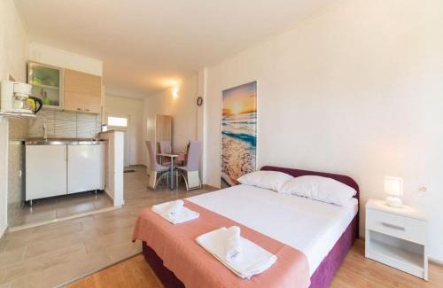 Rudine Apartamento | Tranquil and Stylish Apartment Kastel Novi - Studio Apartment with Garden