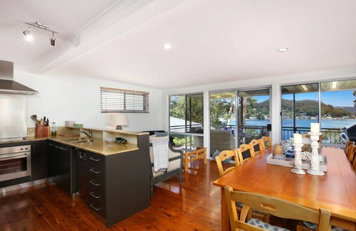 Killcare Casa | Tranquil Bayside Cottage by HolidayCo.