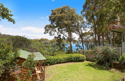 Killcare Casa | Tranquil Bayside Cottage by HolidayCo.