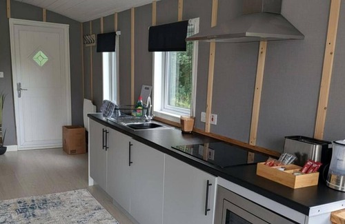 Kingswood Cabina | Tranquil Cabin Retreat- Sleeps 2, Parking