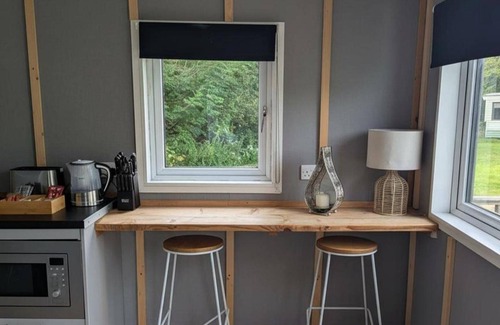 Kingswood Cabina | Tranquil Cabin Retreat- Sleeps 2, Parking