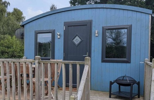 Kingswood Cabina | Tranquil Cabin Retreat- Sleeps 2, Parking