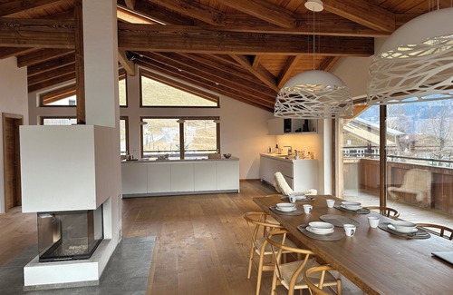 Bouvet Island Chalet De Esquí | Tranquil Chalet with Mountain Views