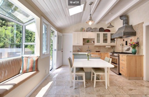 Point Reyes Station Casa | Tranquil & charming 2-bedroom home & WiFi in Inverness next to National Seashore