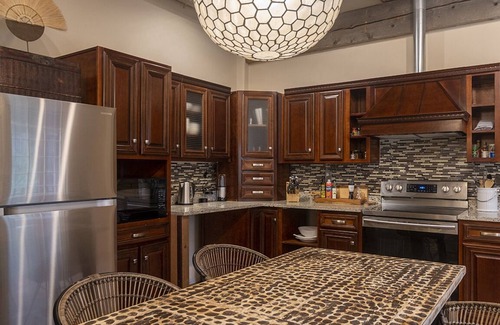 North Hills Casa | Tranquil compound directly across from 10,000 waves and close to town and skiing