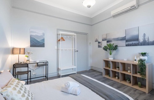 Burwood Casa | Tranquil Double Room - Next to Bus Station & Park & Chinatown - Shared Bathroom