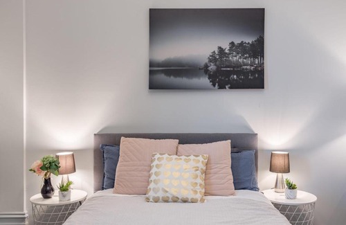 Burwood Casa | Tranquil Double Room - Next to Bus Station & Park & Chinatown - Shared Bathroom