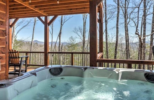 Raccoon Ridge Cabina | Tranquil Escape of Blue Ridge - Mountain Views | Hot Tub | Outdoor Fireplace with TV
