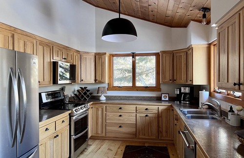 LaPorte Casa | Tranquil & Fun Lakefront Home by Walker on Kabekona. Spacious & Lux. King Beds.