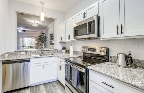 Gainesville Casa | Tranquil Gainesville Gem w/ Lanai & Pool Access!