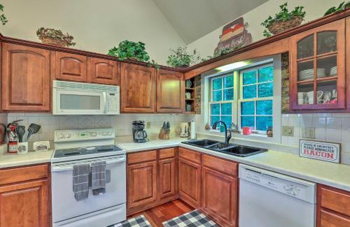 Gerton Casa | Tranquil Hendersonville Cabin with Mountain Views!
