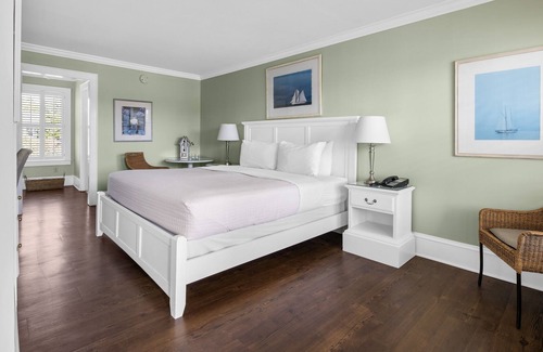 Historic Downtown Manteo Apartamento | Tranquil House Inn - Downtown Waterfront Manteo - 1 King Premium Room 21