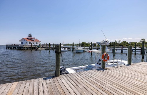 Historic Downtown Manteo Casa | Tranquil House Inn - Standard King Room