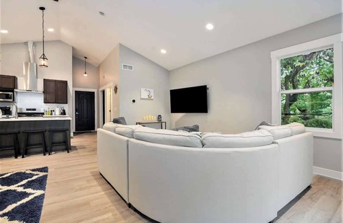 Smyrna Casa | Tranquil Jewel: Arcade, King Suits, Hot Tub, Decks