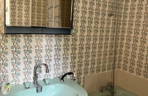 Roquecor Casa | Tranquil Lakeside Cottage in the French Countryside