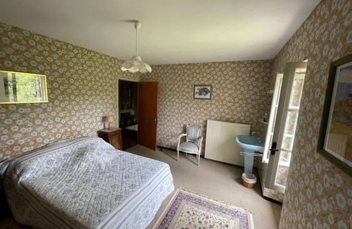 Roquecor Casa | Tranquil Lakeside Cottage in the French Countryside