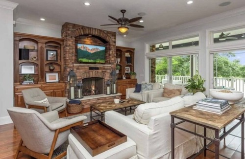 Heathrow Casa | Tranquil Lake Mansion