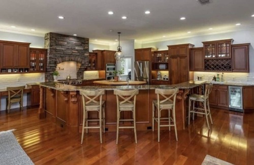 Heathrow Casa | Tranquil Lake Mansion