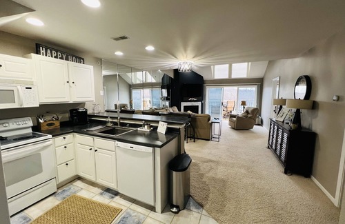 Kaiser Condominio | Tranquil Lakefront 3 bedroom 5 bed 3 bath condo in Lake of the Ozarks State Park