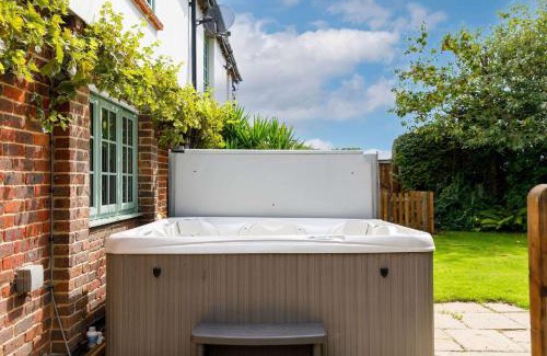 Chichester Casa | Tranquil Luxe in Country Cottage