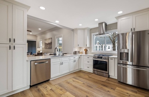 Maryville Casa | Tranquil Mountain Escape: Luxurious 5-Bedroom Farmhouse with Pool