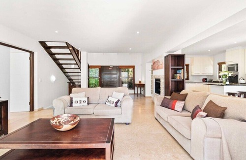 Constantia Casa | Tranquil Mountain Retreat with Pool & Hot Tub