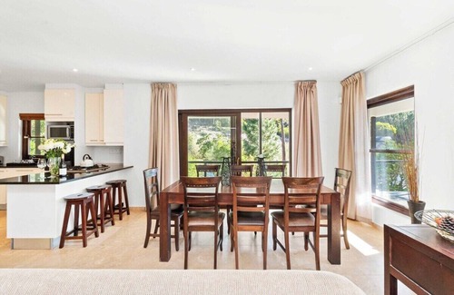 Constantia Casa | Tranquil Mountain Retreat with Pool & Hot Tub