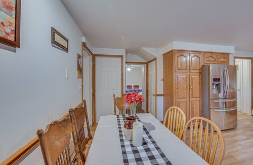 Mount Pleasant Mills Casa | Tranquil Mt Pleasant Mills Retreat on 60-Acre Farm