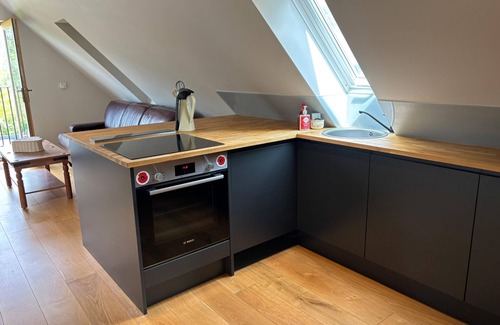 Bulmer Apartamento | Tranquil Pond View Loft Retreat in Sudbury