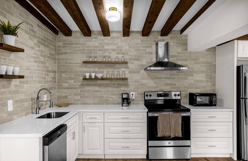 Orlando Casa | Tranquil Qasis 3/2 Cottage in East Orlando, FL!