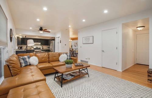 North Central Westminster Casa | Tranquil Retreat | Sauna | Master Suite | Lrg Yard