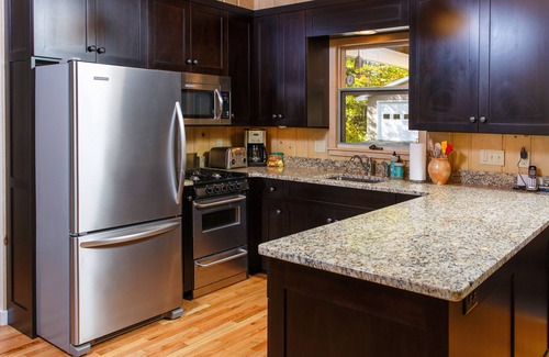 Baileys Harbor Cabina | Tranquil Retreat-walk to Kangaroo Lake Sandy beach