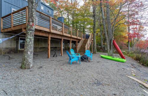 Tobyhanna Casa | Tranquil Shores Waterfront Fire Pit Hammock