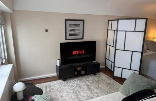 Liverpool Apartamento | Tranquil Studio - Sleeps 2 & Private Parking