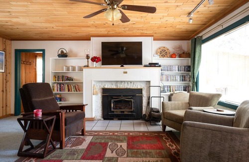 Brockway Casa | Tranquil Tahoe Retreat with WiFi, easy walk to beach